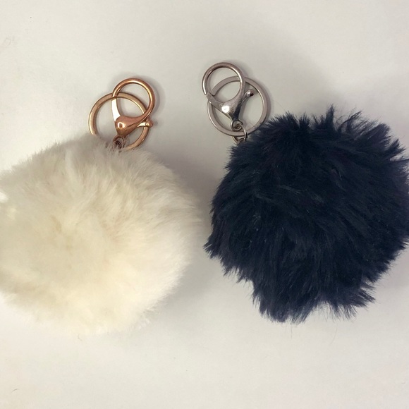Accessories - Pom Pom Key Chain 🔑